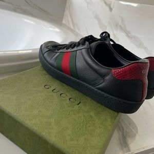 Size 10 Black Gucci Ace Sneakers